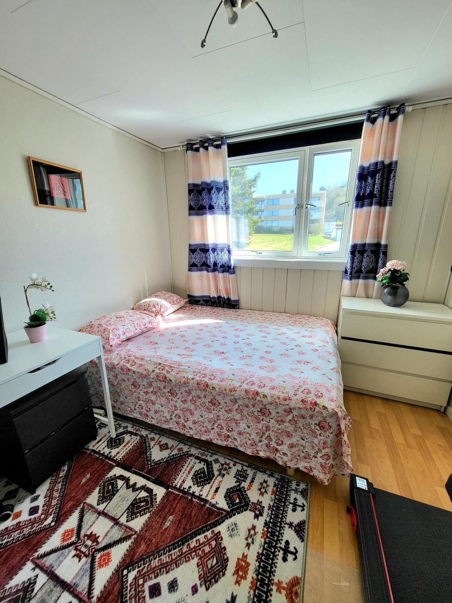 Apartment Spacious & Modern In With Free Parking